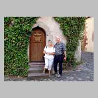 59-09-1360 6. Kirchspieltreffen 2005. Das Ehepaar Fellbrich am Tuermle in Tauberbischofsheim .jpg